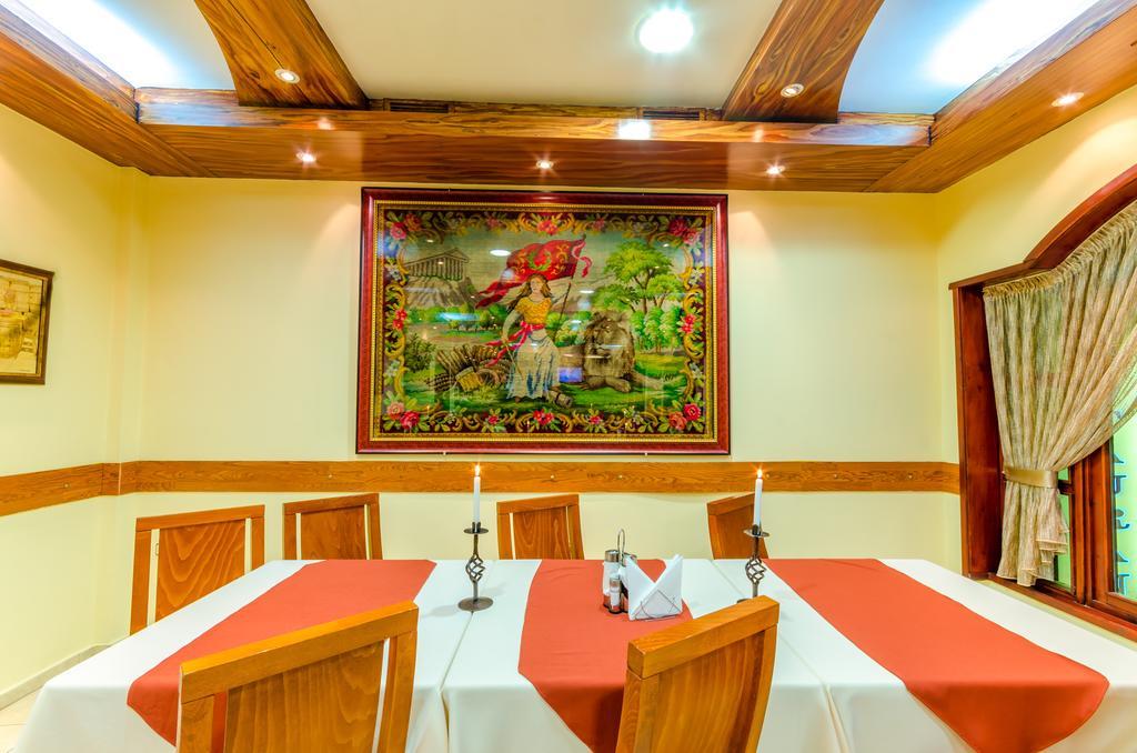 Hotel Cosmos Asenovgrad Dış mekan fotoğraf